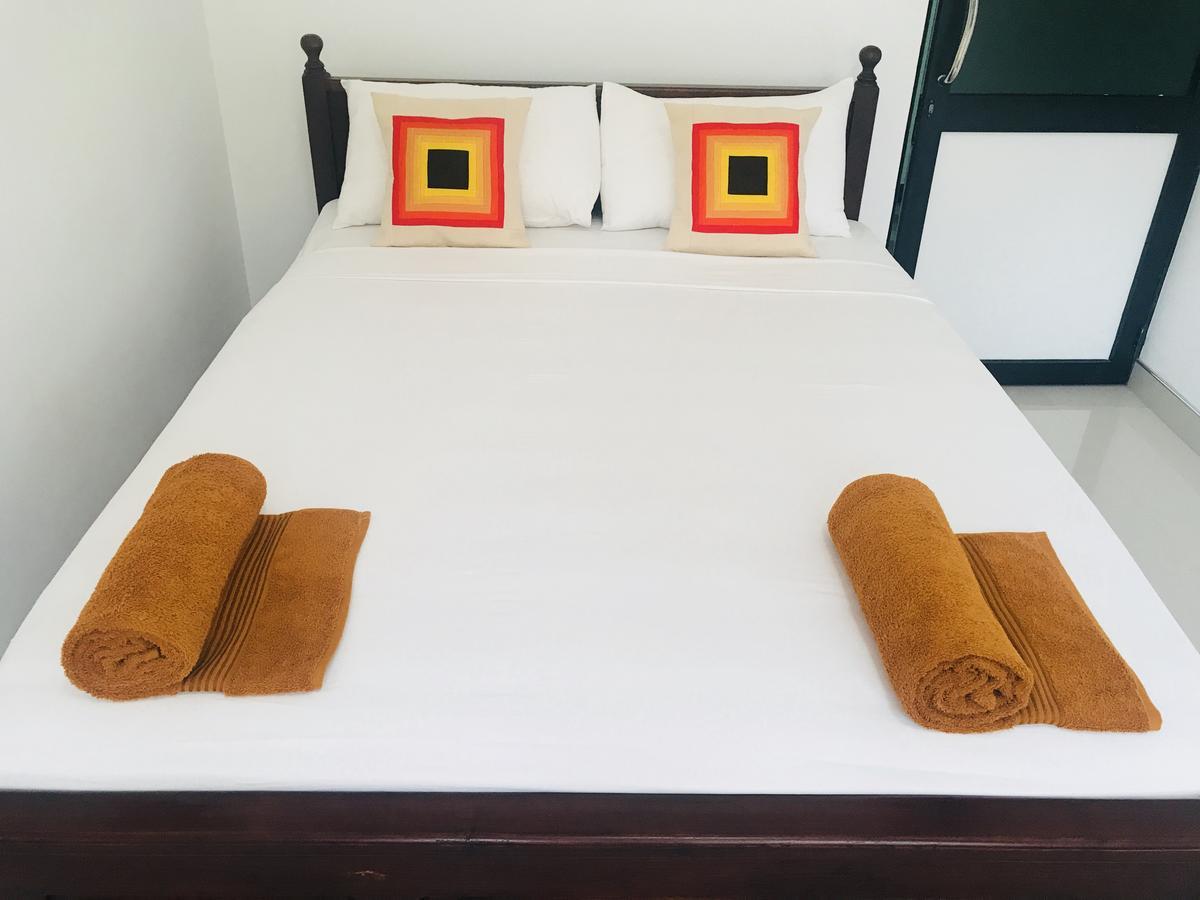 Lake City Resort Anuradhapura Buitenkant foto