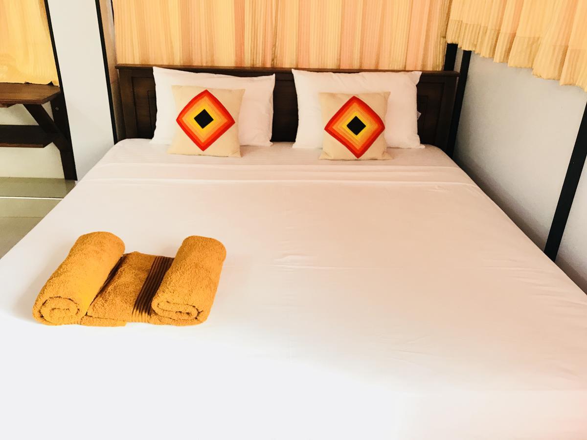 Lake City Resort Anuradhapura Buitenkant foto