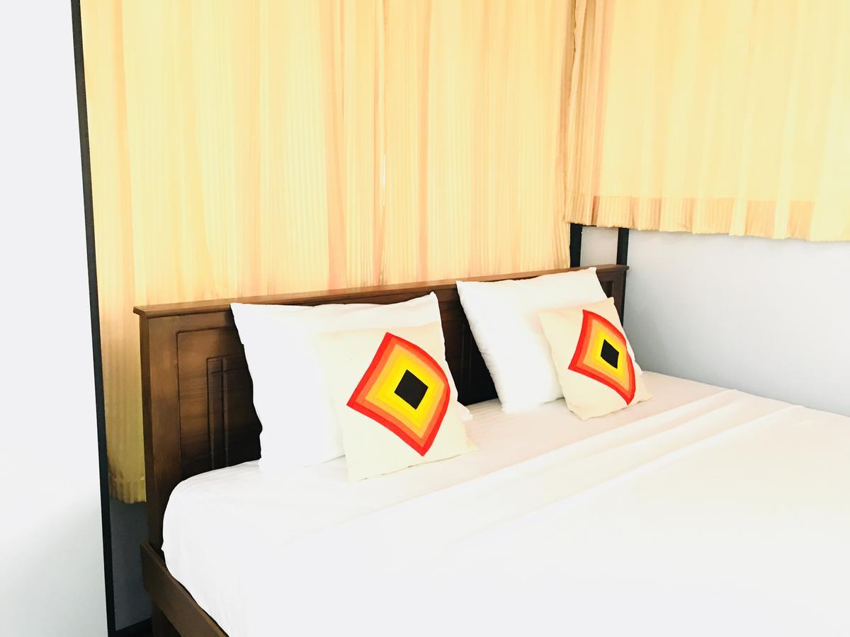 Lake City Resort Anuradhapura Buitenkant foto