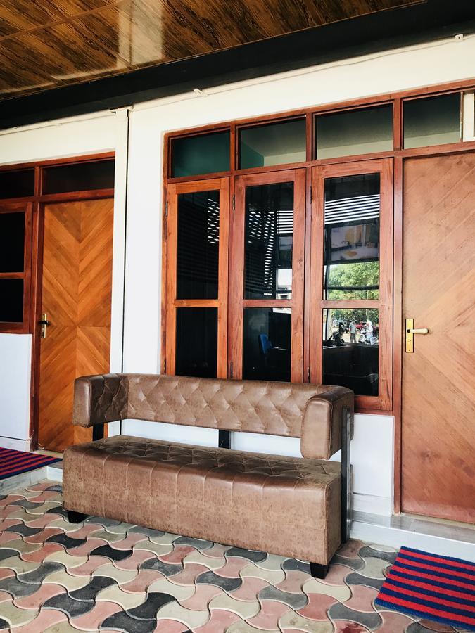 Lake City Resort Anuradhapura Buitenkant foto